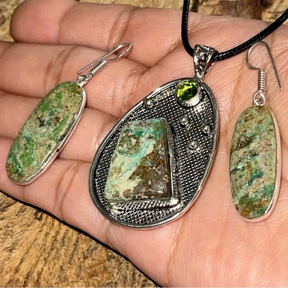Chrysocolla Pendant & Earrings - Picture 4 of 14